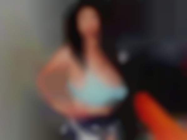 Live slut in an apartment dogging with roommates near Columbus Ohio.